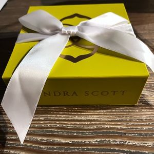 kendra scott box with bow